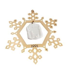 1991 HALLMARK CHRISTMAS SNOWFLAKE ORNAMENT "THE GREATEST STORY EVER TOLD"